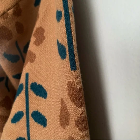 Button-down Floral Cardigan - Picture 5 of 8